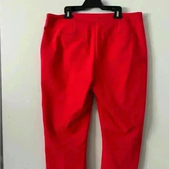 Beautiful Reitmans  capri pants. Valentine day 💌 - Picture 5 of 7